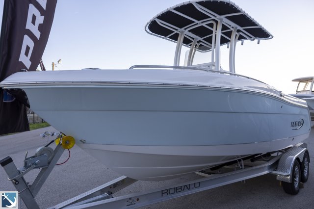 New 2024 Robalo 222 Explorer for sale